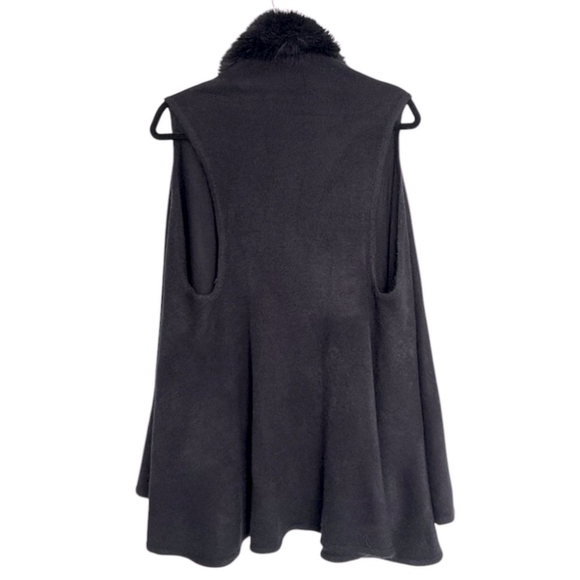 Women’s Unbranded Black Faux Fur Trim Knit Swing Vest - Picture 2 of 5